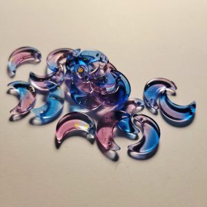 Closeout - Fabulous Glassy Crescent Moon Charms (30)